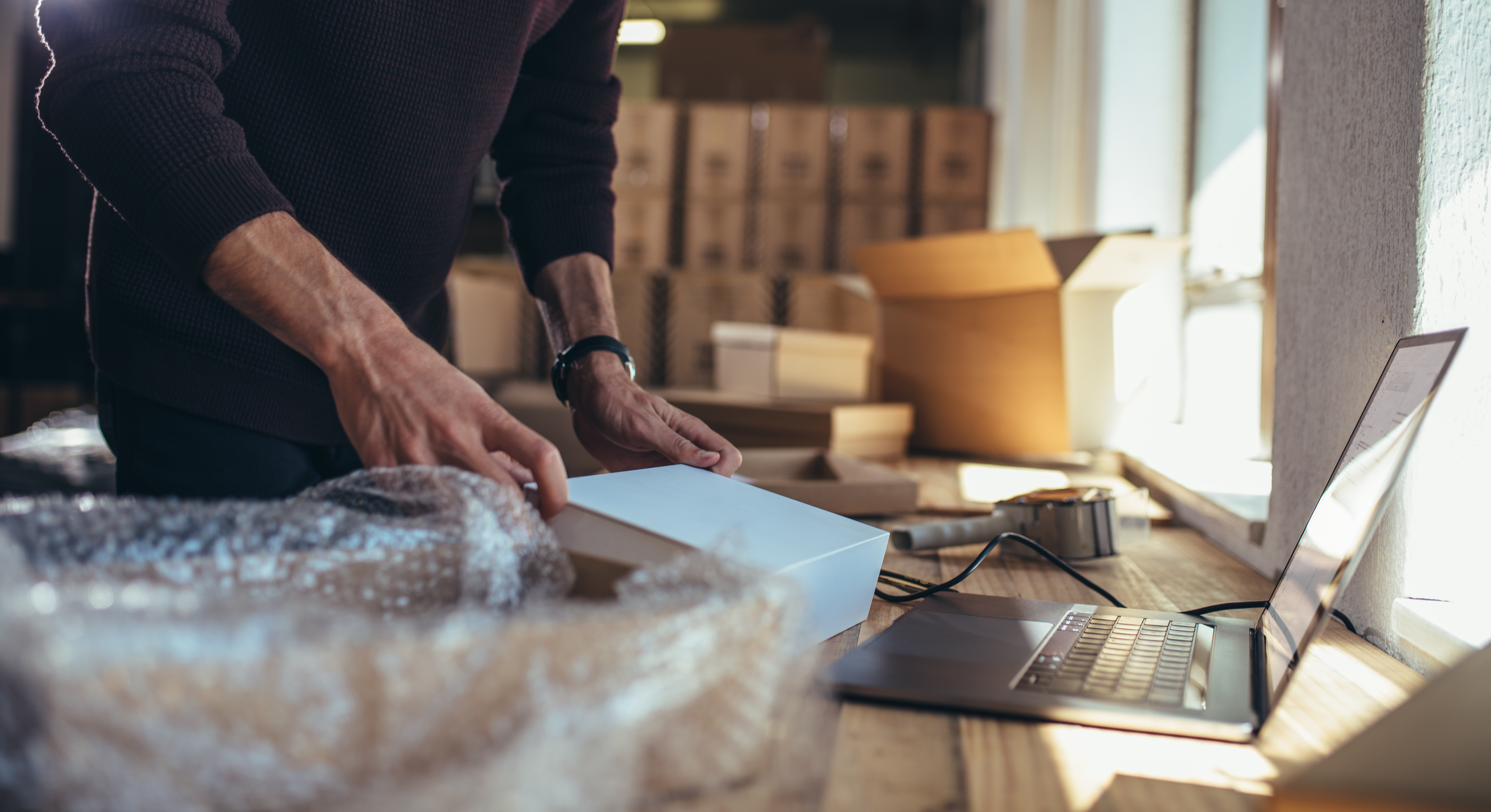 Small,Business,Owner,Packing,In,The,Cardbox,At,Workplace.,Cropped Small,Business,Owner,Packing,In,The,Cardbox,At,Workplace.,Cropped